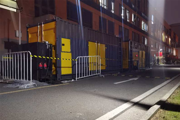 白城柴油发电机组的输出电压是如何调节的？